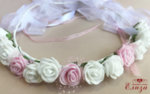 Сватбено венче за глава от изкуствени розички в розово и бяло, декорирано с органзени панделки и тюл.